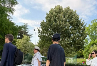 成龙瑞士被偶遇！和房祖名同框引热议