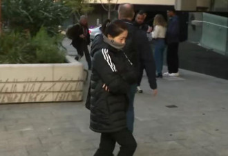 女儿早恋被当场撞见，华人妈妈持刀刺伤男孩
