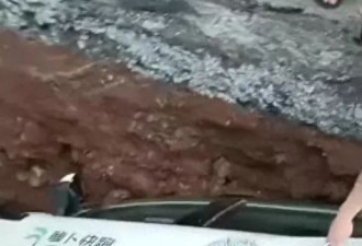 “萝卜快跑”掉进3米深坑，女乘客懵圈“自动驾驶失灵了？”