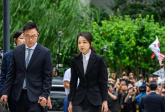 韩国“娃娃脸夫人”久违现身，恐入狱十年...