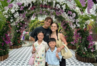 TVB视帝一家四口游新加坡！妻子罕见晒泳装照