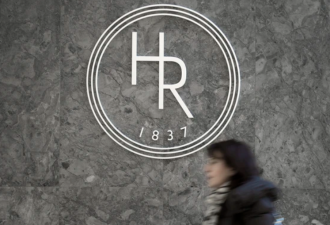 Holt Renfrew柜姐"贴钱"穿大牌上班拼业绩! CRA一句话让她崩溃