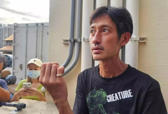 艺人唐治平精神病复发，街上疯狂甩头无人管