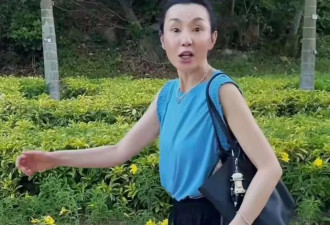 60岁张曼玉晒近照，穿小背心很清爽、素颜像30岁