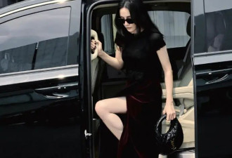 又被173大美女宋佳美到了，黑色T恤搭配酒红色半身裙，美的很轻松
