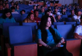 李亚鹏父女罕见同框！李嫣回国近照大变样
