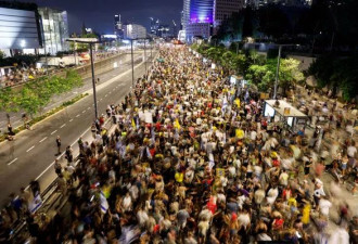 以色列10万人上街"要求停战",反对纳坦雅胡攻加萨
