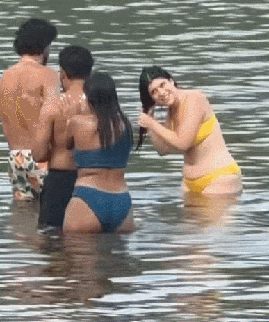 多伦多4名印度男女在湖里混浴: 搓背, 洗腋毛, 擦屁股! 网友狂喷!
