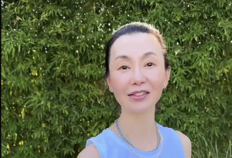60岁张曼玉突然营业，穿79元T恤配10万珠宝，生活如此鲜活松弛！
