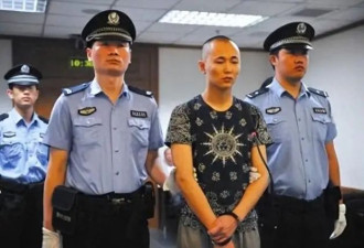 大学生睡觉时遭暴打，反杀两人判15年，问法官怎么才能不违法？
