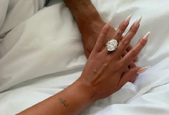 C罗向乔治娜求婚成功！超大订婚钻戒曝光
