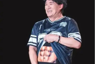 周华健因肚子大引热议！妻子曾因压力过大满头白发，被嘲母子恋