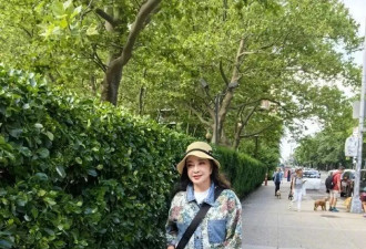 74岁刘晓庆晒出游美照,这精气神比很多年轻姑娘还要好