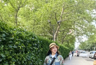 74岁刘晓庆晒出游美照,这精气神比很多年轻姑娘还要好