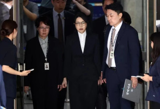 韩国前第一夫人金建希出庭受审，念了句中国古诗