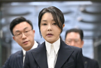 韩国前总统夫人被捕！爱抢C位如今变卑微，搜出一堆大牌却说是高仿