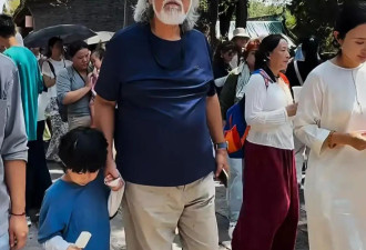 张纪中一家人到山西大同旅游，两个儿子打架争吵，杜星霖上前劝架