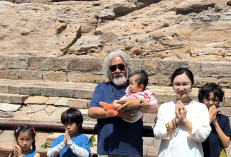 张纪中一家人到山西大同旅游，两个儿子打架争吵，杜星霖上前劝架