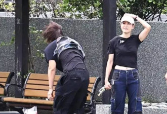 大S雕像迟迟没落成,言承旭只能到墓园祭拜,当场落泪