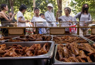 通缩压力下：中国五星级酒店开始摆摊……