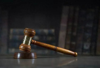 一企业以抓阄决定员工去留，抽中离开的员工被裁员