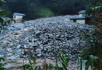 云南怒江突发泥石流，村干部称已致2人遇难2人失联