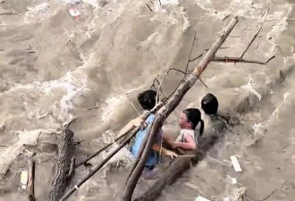 杭州4人被潮水卷走！路人狂喊“抓树枝”！