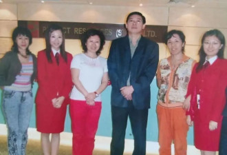 为了女儿，我离开国企在新加坡当服务员