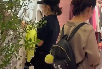 46岁章子怡带女儿醒醒购物被偶遇！眼尖网友发现她有白头发了