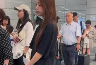赵薇15岁女儿已经长这么高了？遗传了妈妈的大眼睛 一身穿搭大几万