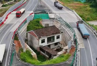 江西“金溪之眼”屋主一家搬离，村支书回应