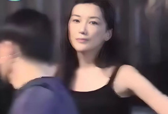 19岁李嫣近照曝光，李嫣抽烟熟练神似王菲