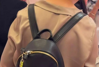 章子怡母子香港吃西餐！素颜歪嘴剔牙没形象