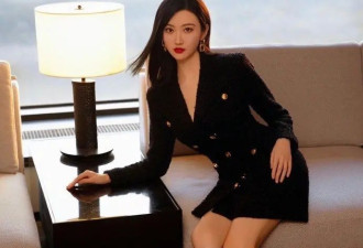 景甜黑裙露修长美腿，配黑丝或更显性感张力