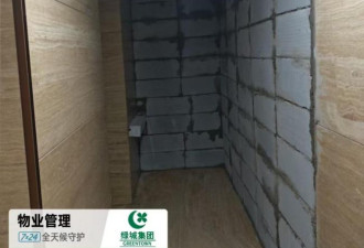 离奇！1住户半夜砌墙，把大堂占为所有