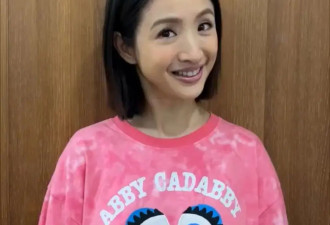 42岁林依晨二胎后首露面，素颜状态似少女，感谢粉丝19年陪伴！