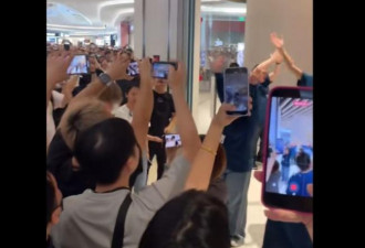 苹果中国又开一店 有人专程飞来排队26小时抢001