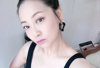 张卫健太太罕见现身，与郑秀文等人合影被指憔悴