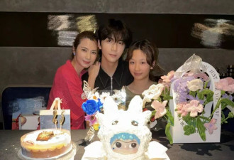 洪欣为儿子庆祝25岁生日，穿衣打扮很贵气