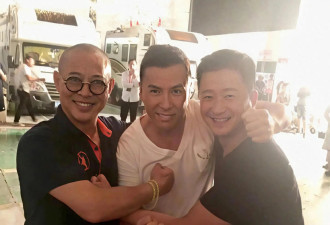 李连杰分享住院照，脸色憔悴，满脸痛苦，躺在病床上还在处理工作
