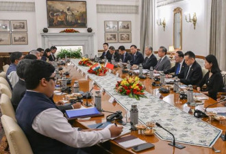 中国外交部长王毅同印度外长苏杰生会谈
