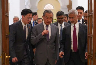 中国外交部长王毅同印度外长苏杰生会谈