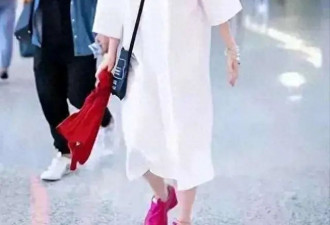 56岁许晴现身机场 身材严重走样肥胖 网友疑好事将近？