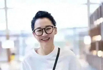 56岁许晴现身机场 身材严重走样肥胖 网友疑好事将近？