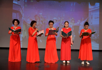 枫叶俱乐部举办居家养老项目义工颁奖暨俱乐部成立十五周年庆典