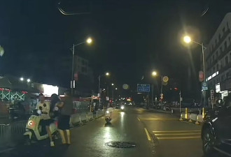 三男子凌晨欲将一疑似醉酒女子抬上车，后来...