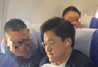 拥千亿身家，46岁富少搭机现踪经济舱