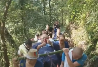 263斤男子请9名轿夫抬滑竿上峨眉山：花了22100元