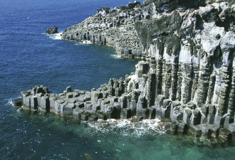 韩国扣查两中国游客 涉以无人机非法摄海军基地