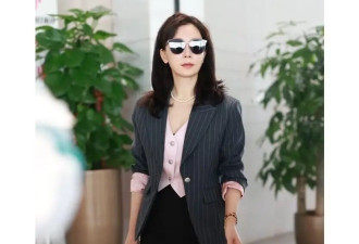 女人过了40岁学“陈数”的穿搭 优雅又高级